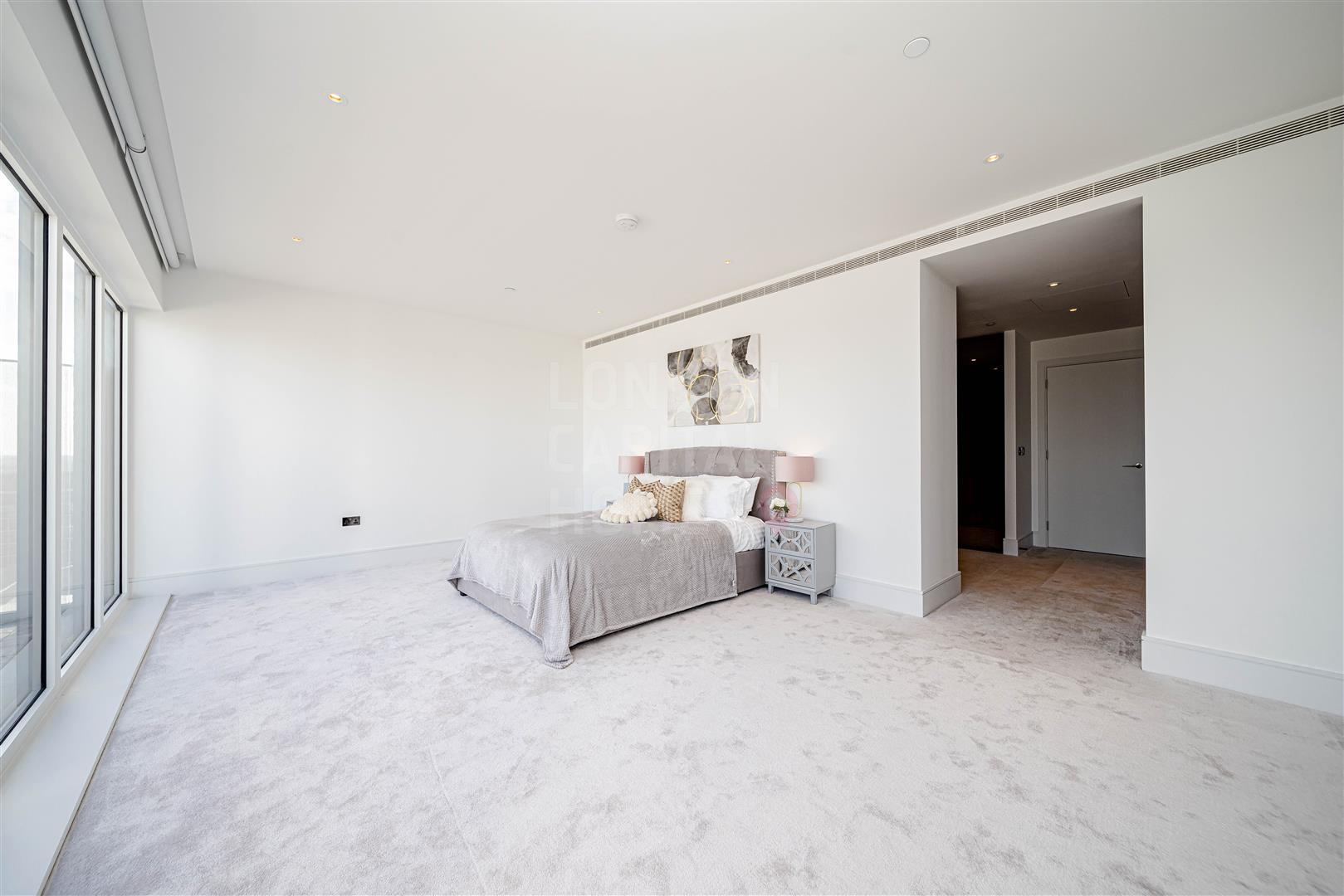 Lincoln Apartments, Fountain Park Way, London